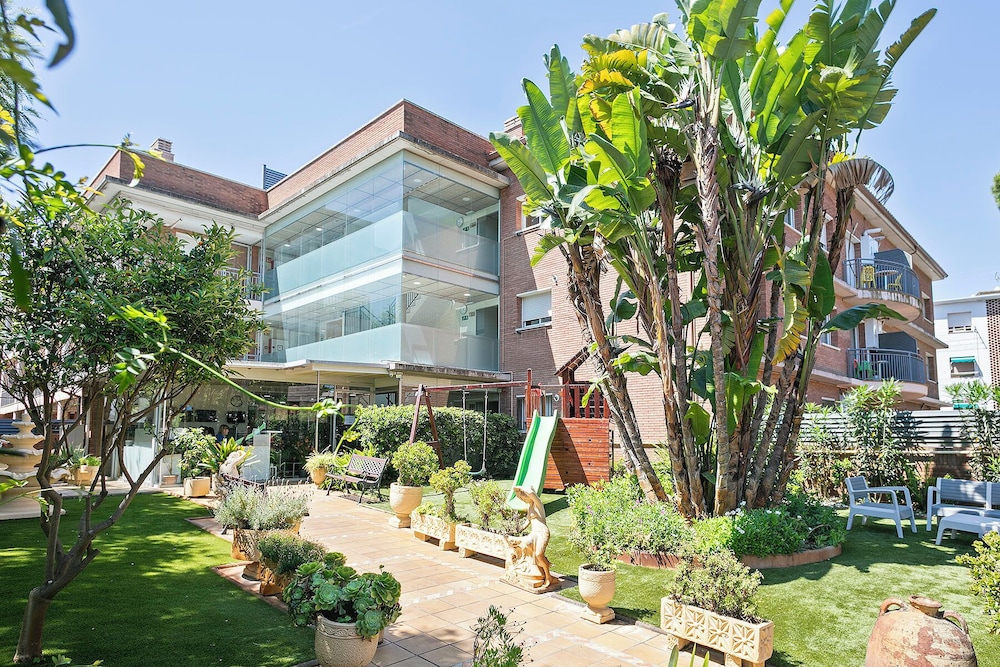 Velor Apartments 65/74