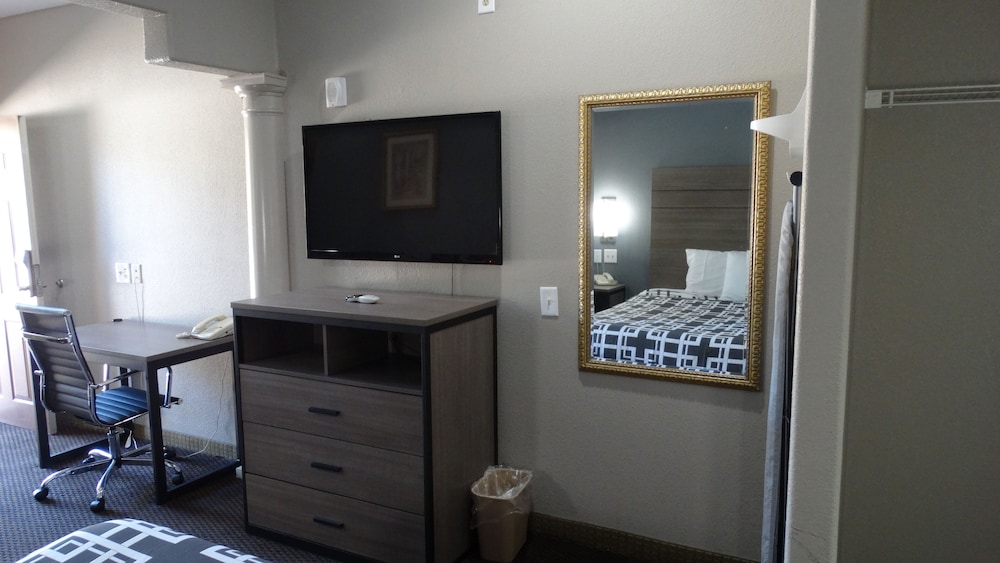 Regency Inn & Suites By Capital O Houston IAH Airport 51/66