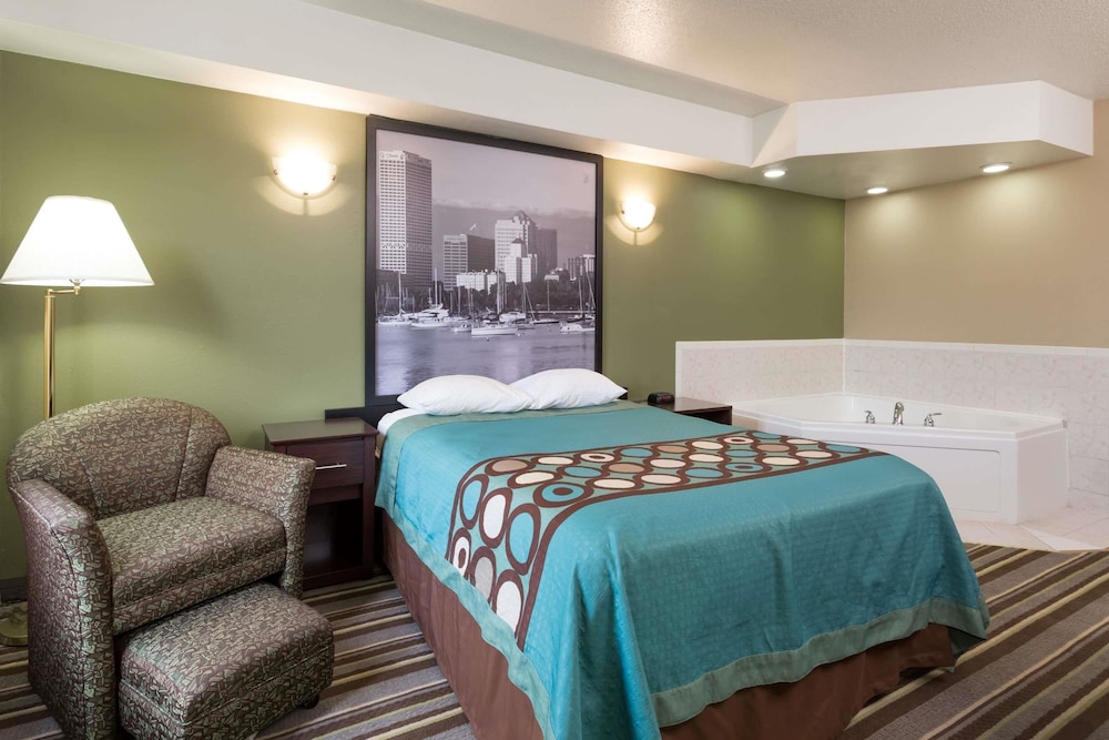 Super 8 By Wyndham Germantown/Milwaukee 19/41