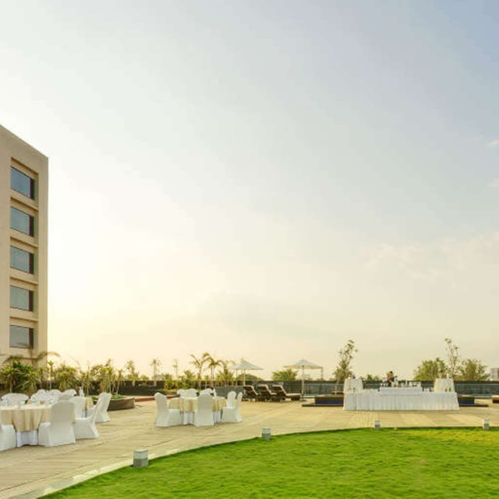 Balaji Sarovar Premiere Solapur 44/45