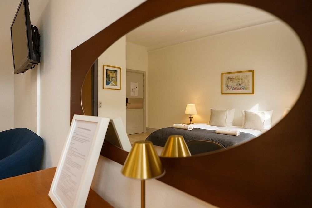 جناح جونيور، Hotel Amager 9/10