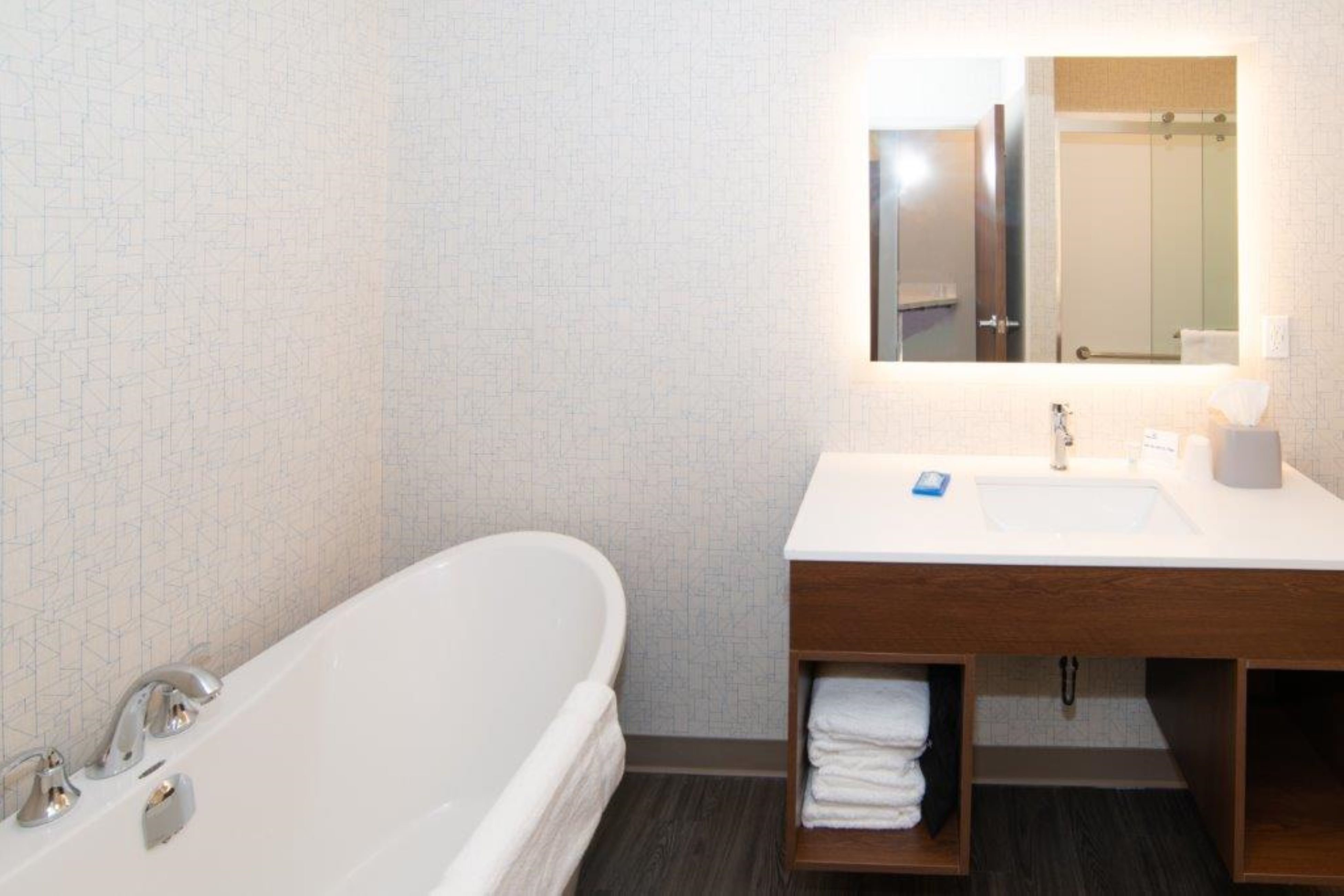Holiday Inn Express & Suites North Battleford 48/50