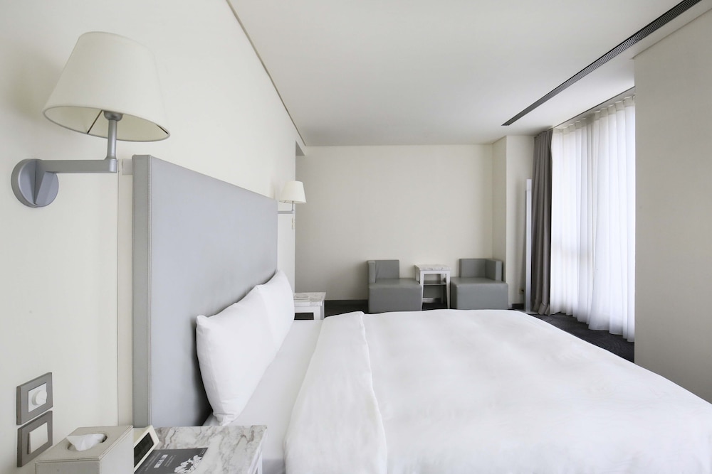 غرفة ركنية بسرير كوين، Ambience Hotel 9/10