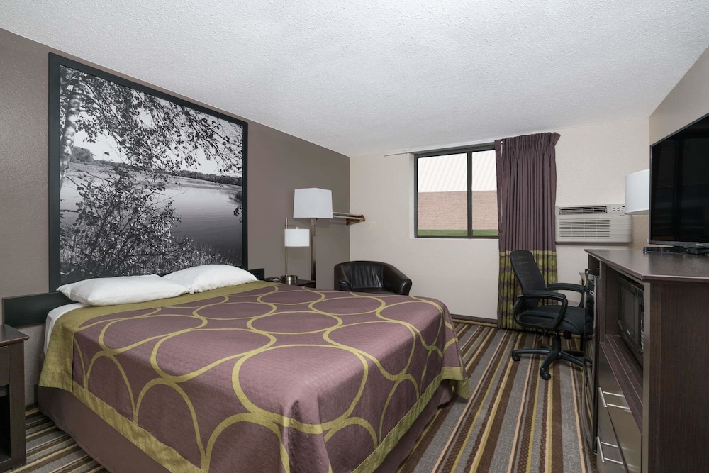 Super 8 By Wyndham Willmar 7/18