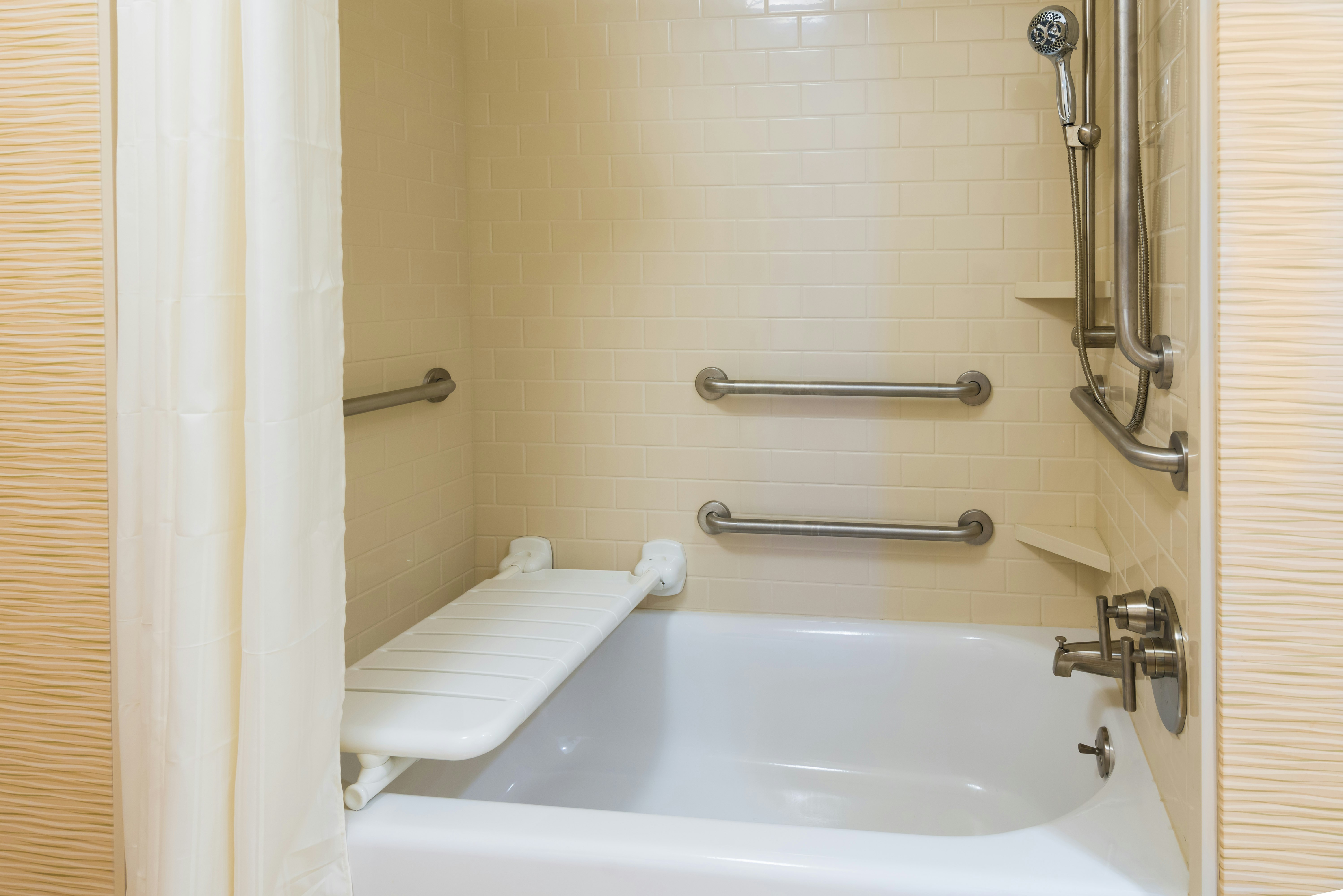 SUITE, KING BED, ACCESSIBLE