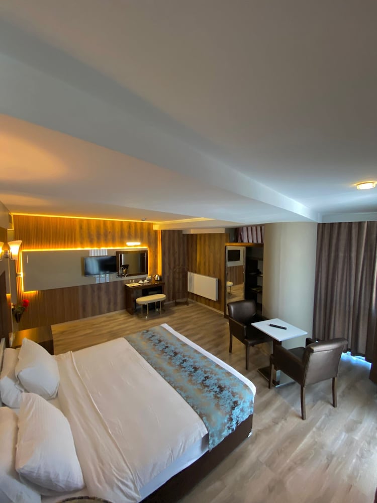 Yucel Hotel 8/50
