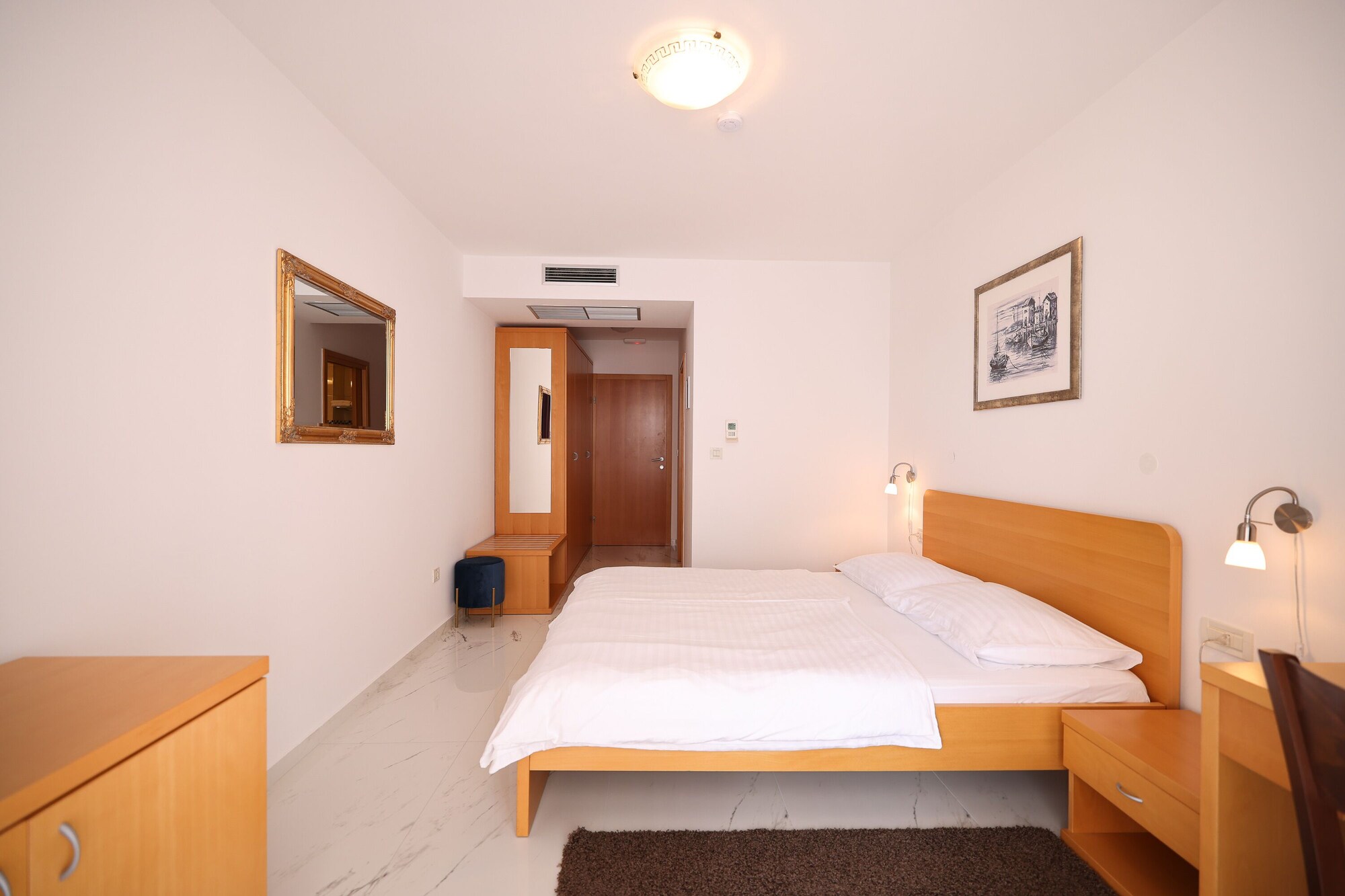 STANDARD, DOUBLE BED, PARTIAL SEA VIEW