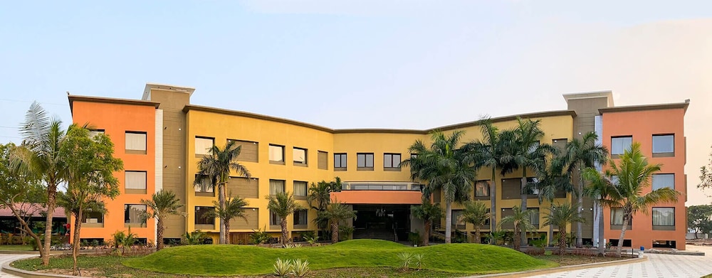 Hotel Palm Greens Club 3/50
