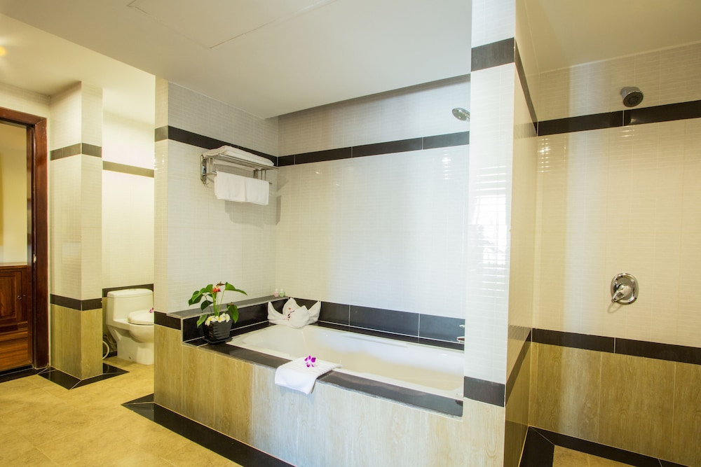 Royal Empire Hotel 17/50