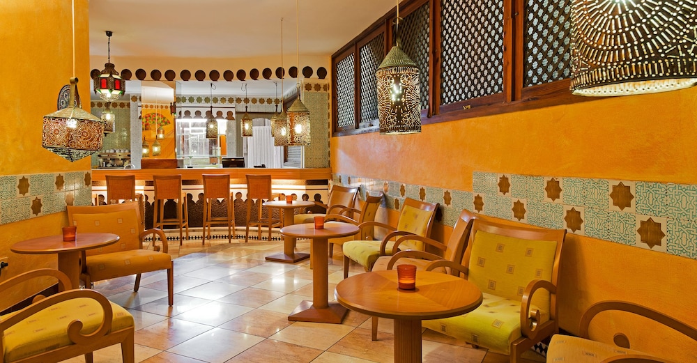 Monopol Hotel Tenerife 33/53
