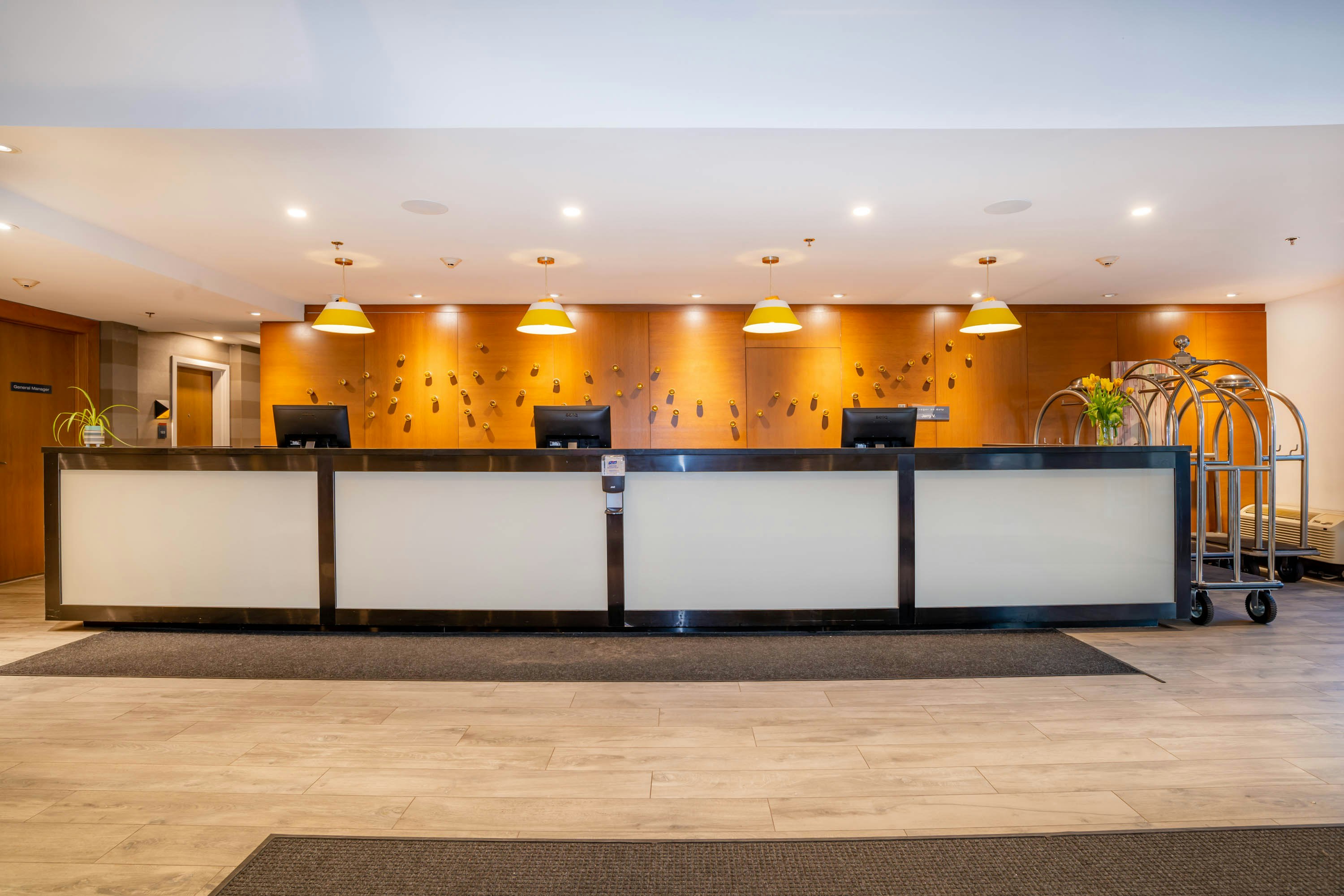 Sandman Hotel Hamilton 8/51