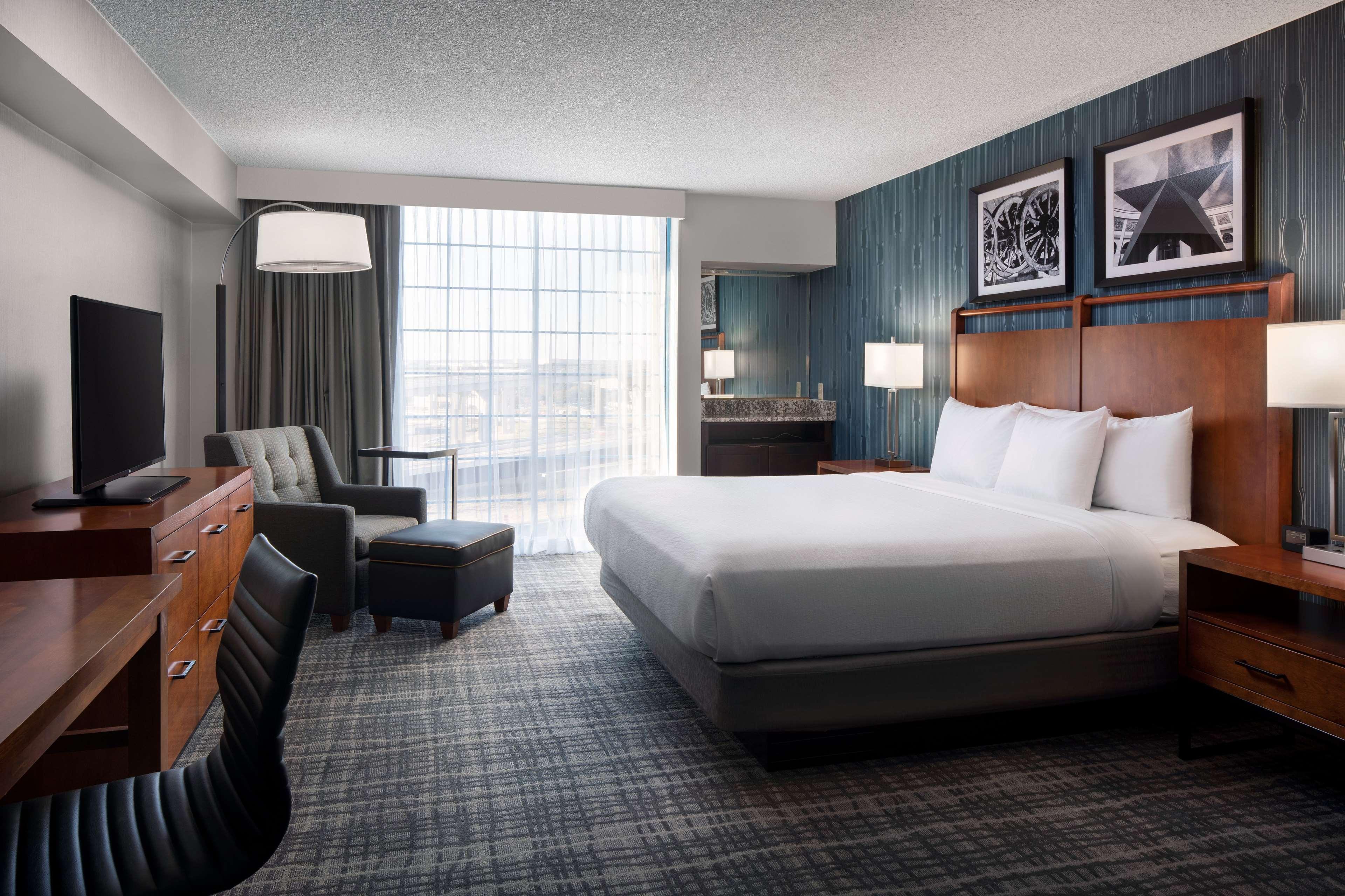 2 ROOMS, SUITE, KING BED