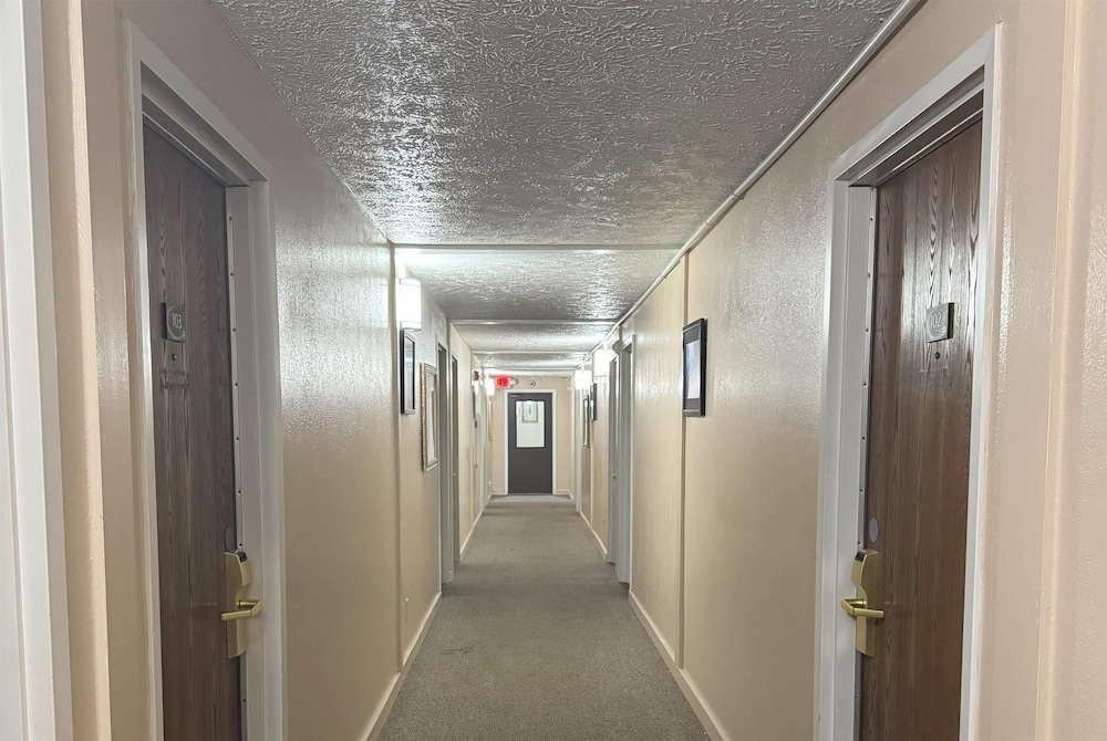Super 8 By Wyndham Chaska 20/37