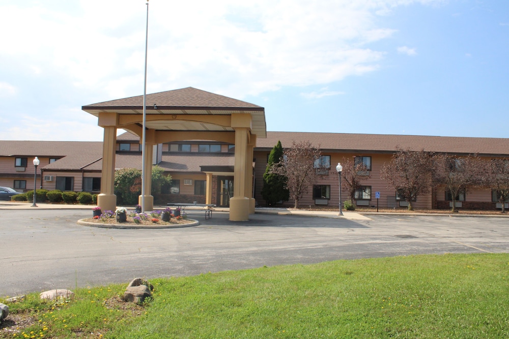 DAYS INN SHEBOYGAN/THE FALLS image