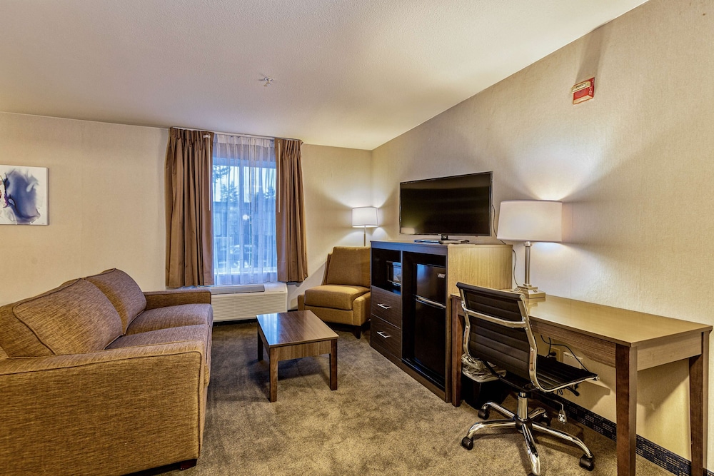 SureStay Plus Hotel by Best Western SeaTac Airport 17/30