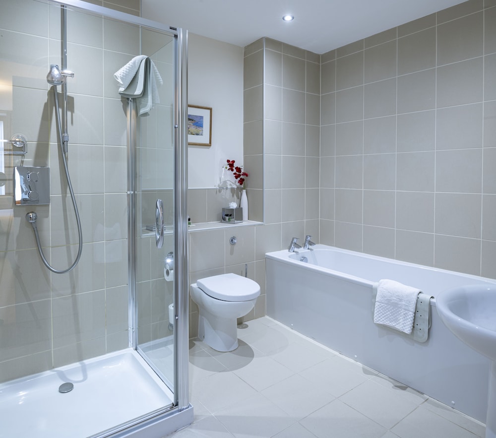 Inverness City Suites 49/50