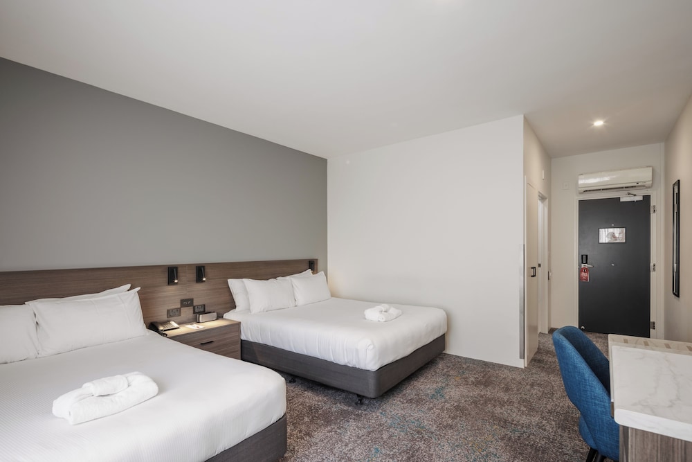 STANDARD, DOUBLE OR TWIN BED, ACCESSIBLE