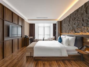 Senior, Executive, Suite, City View