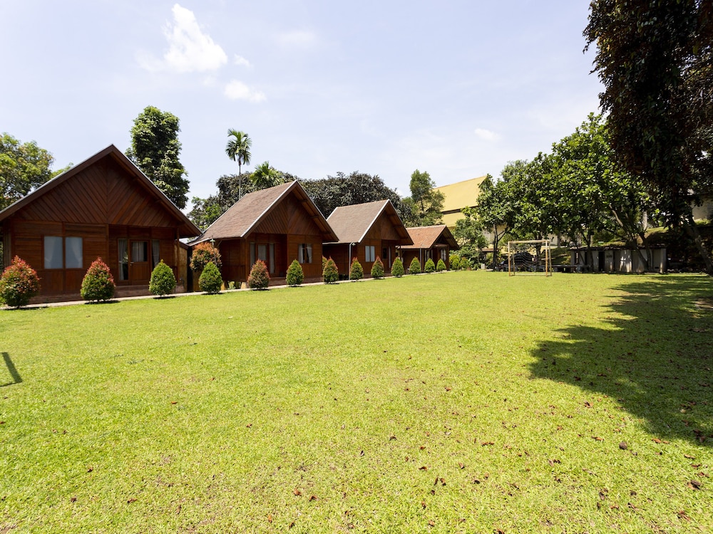 OYO 883 Pavo Resort 2/43
