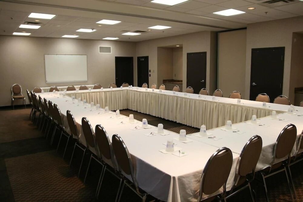Humphry Inn Suites 39/47