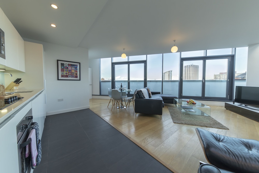 Cleyro Serviced Apartments - Finzels Reach 28/50