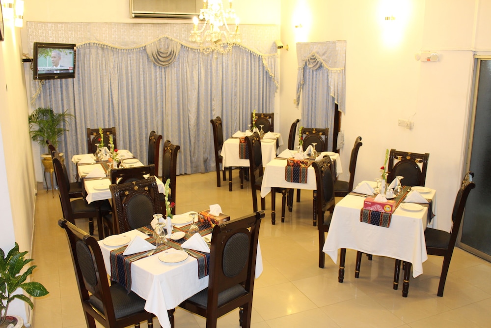Hotel Aristocrat Inn 30/51