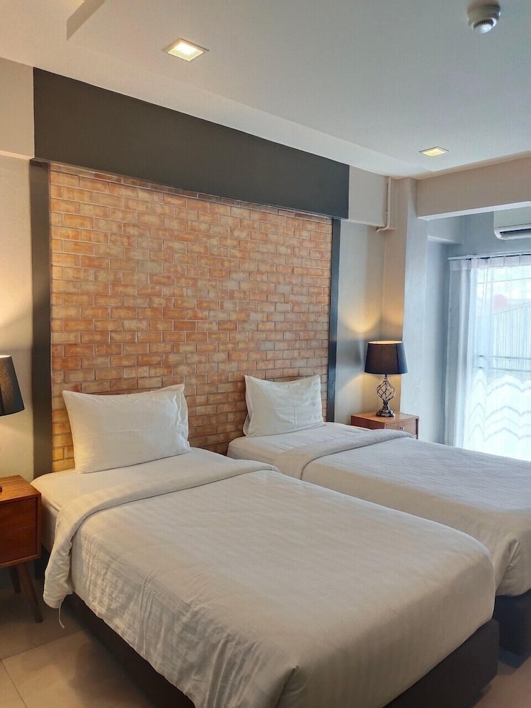 Standard, Twin Beds