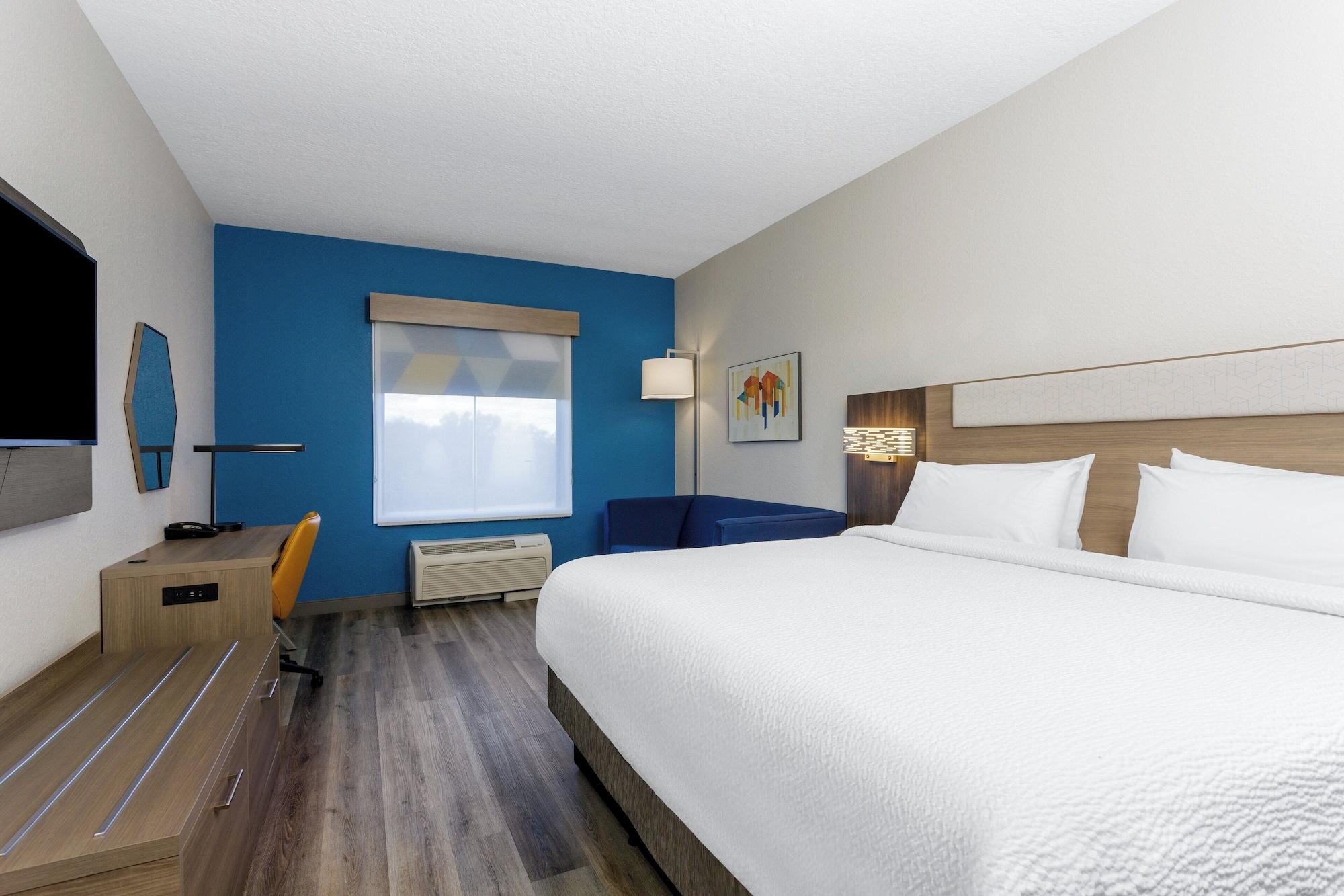 suite, multiple beds