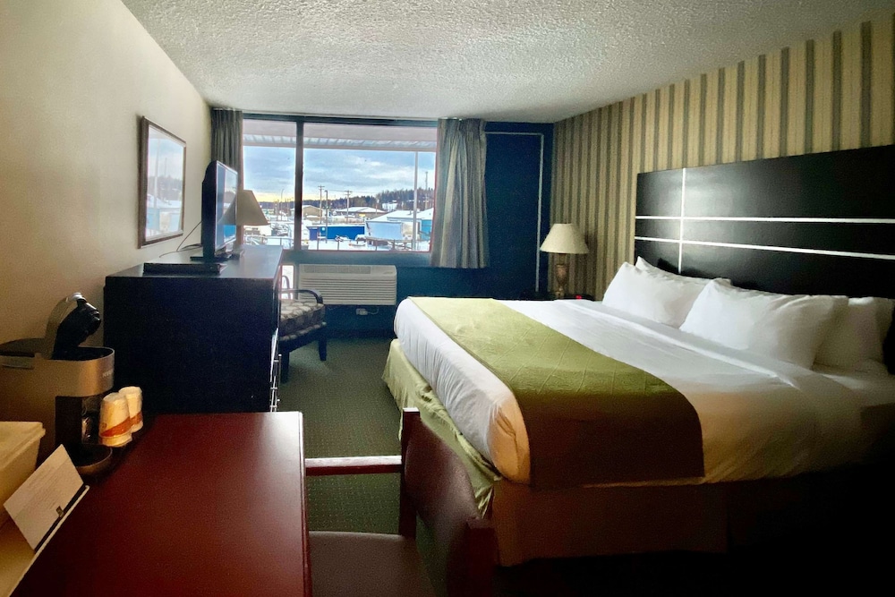Ramada by Wyndham Whitecourt 6/48