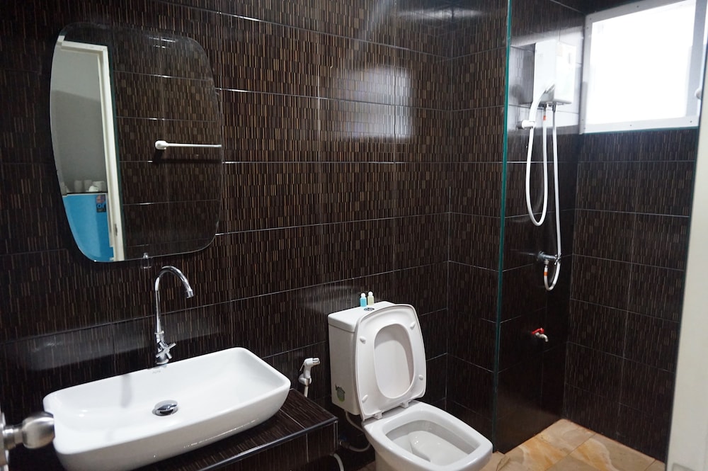 R2 Apartment Service 49/50