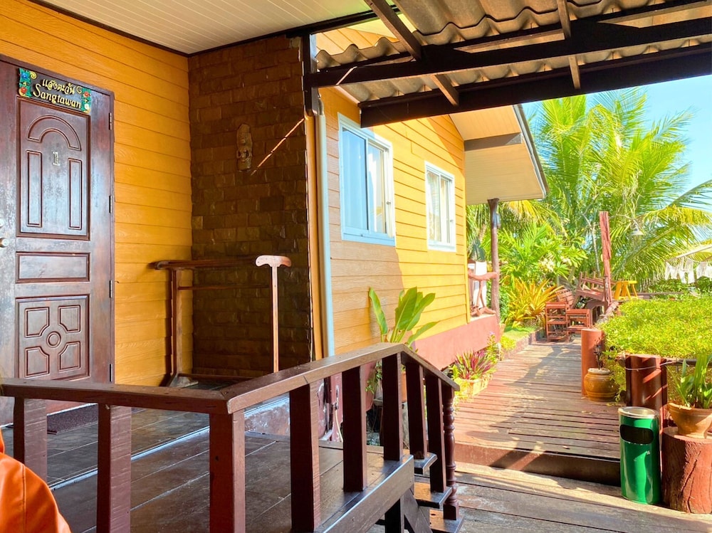 Tongta Phaview Resort 5/50