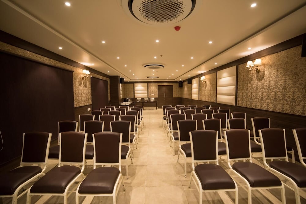 Hotel Virgo Sumeru 40/50
