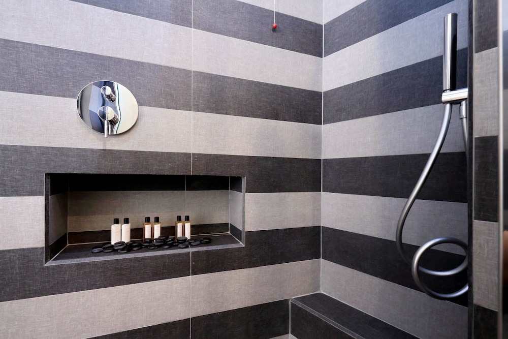 Roma Five Suites 7/50