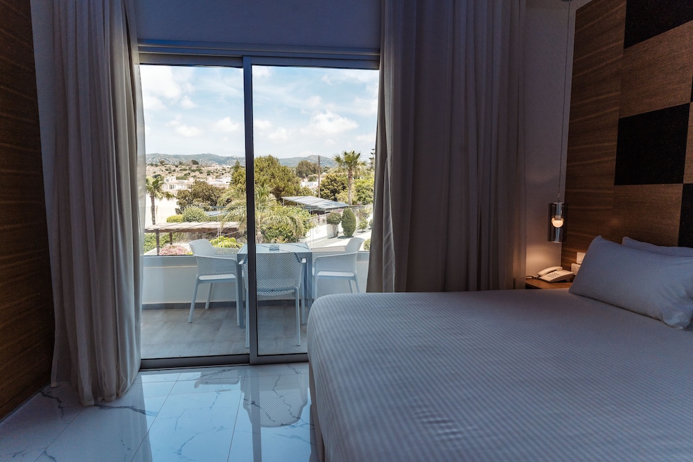 1 BEDROOM, EXECUTIVE, SUITE, MOUNTAIN VIEW