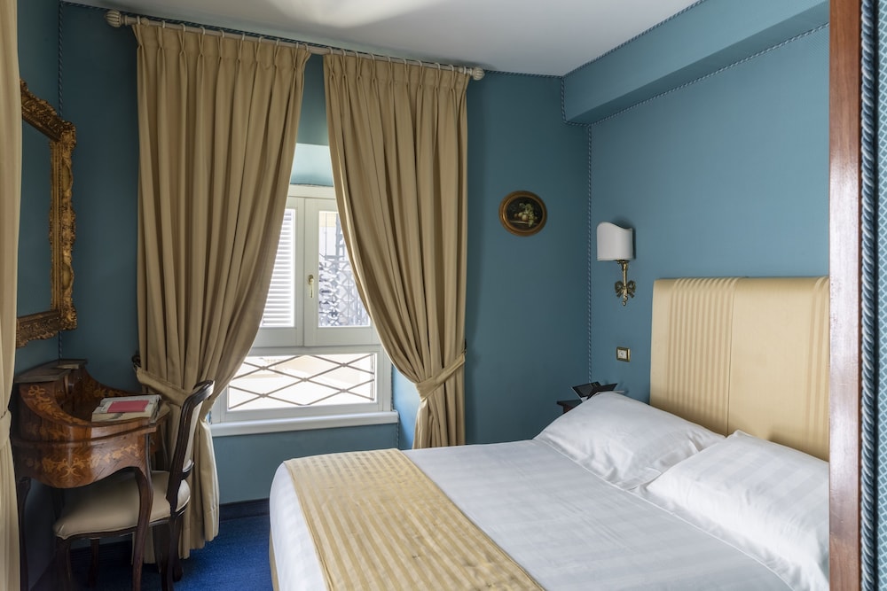 3 BEDROOMS, FAMILY SUITE