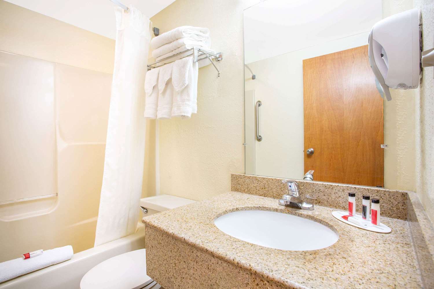 Days Inn By Wyndham Lancaster PA Dutch Country 32/36