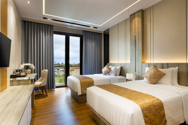 Deluxe, Twin Beds, City View