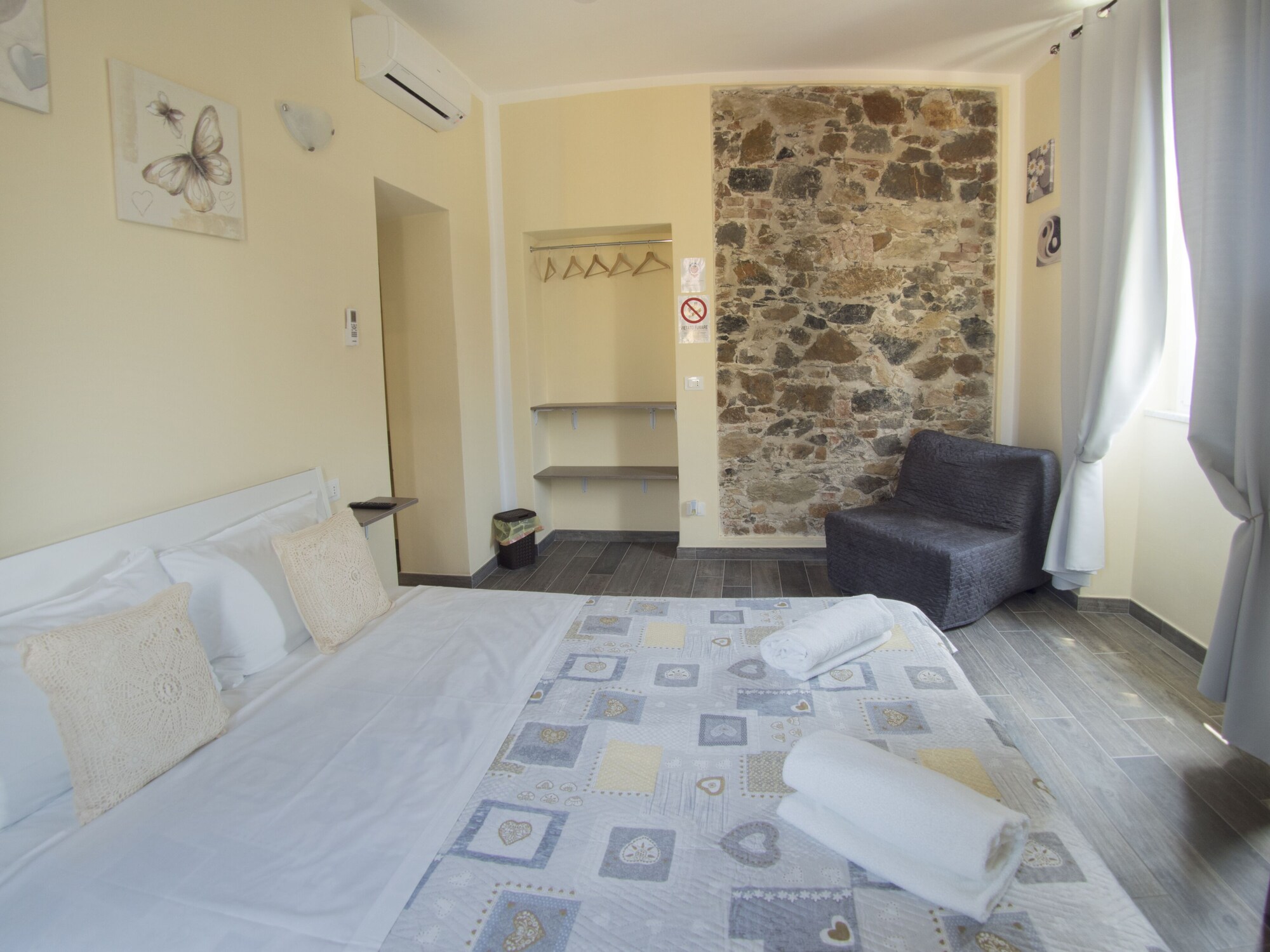 Room, Queen Bed