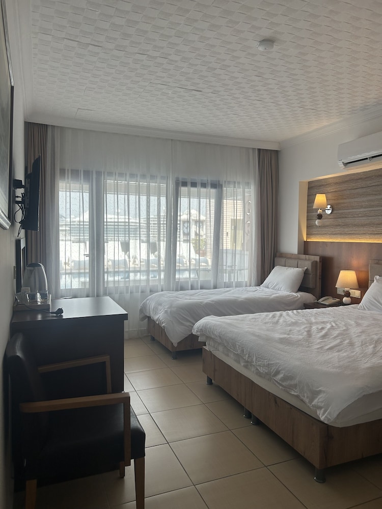 Room, Triple, 1 Double and 1 Single Bed