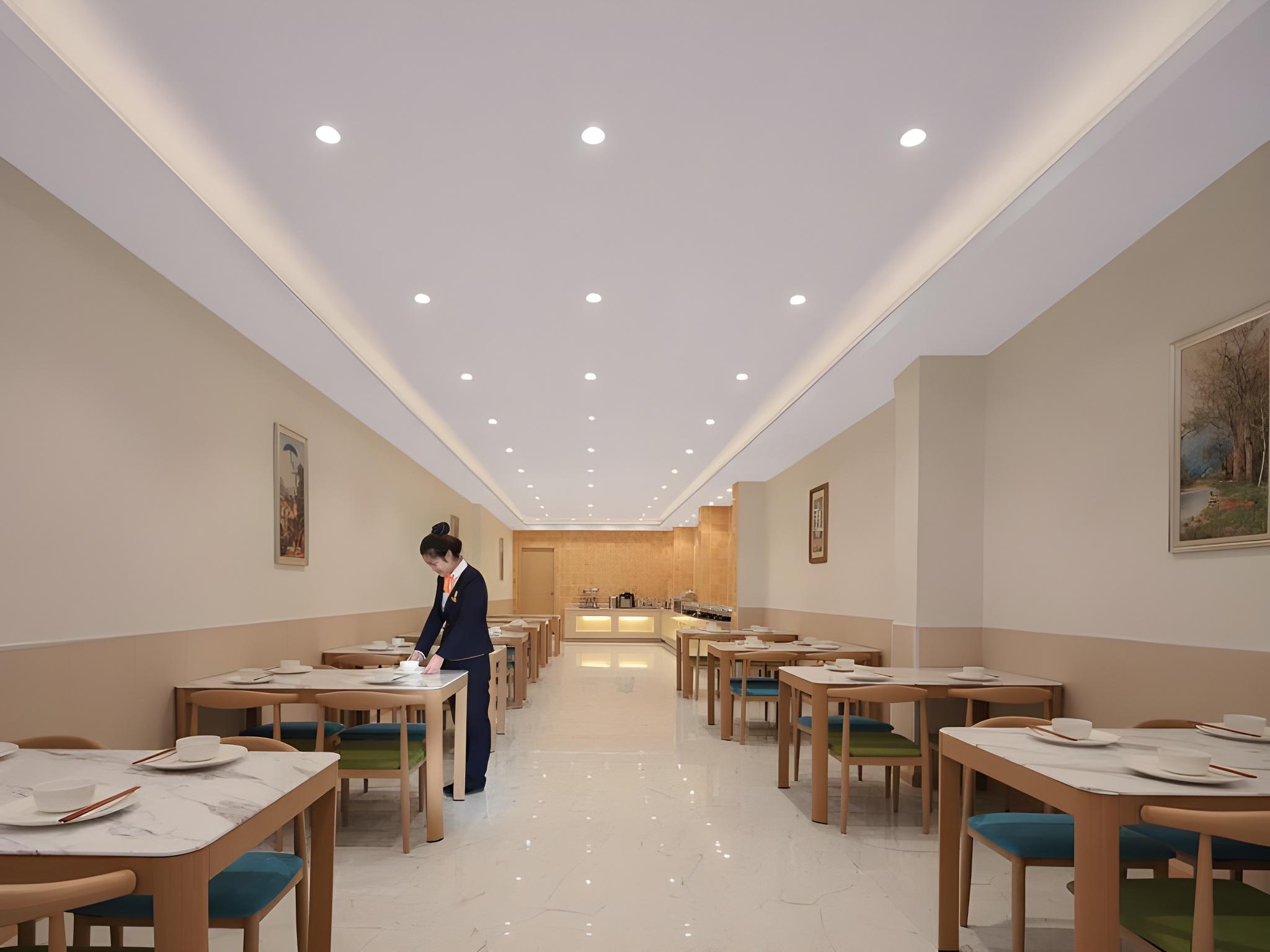 Vienna International Hotel(Jinfang Subway Station,East Railway Station, Hangzhou) 33/37