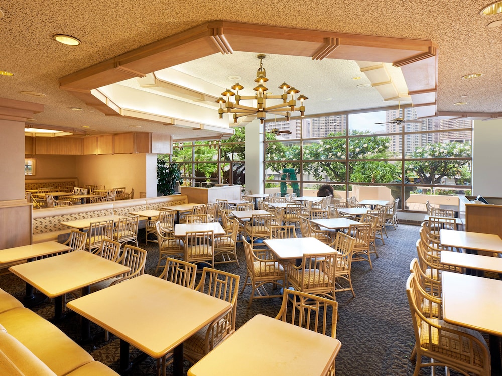 Ala Moana Honolulu by Mantra 32/37