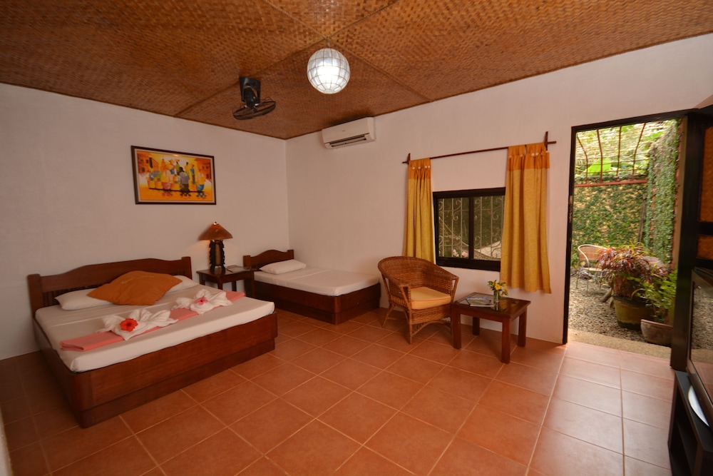 Hibiscus Garden Resort 32/64