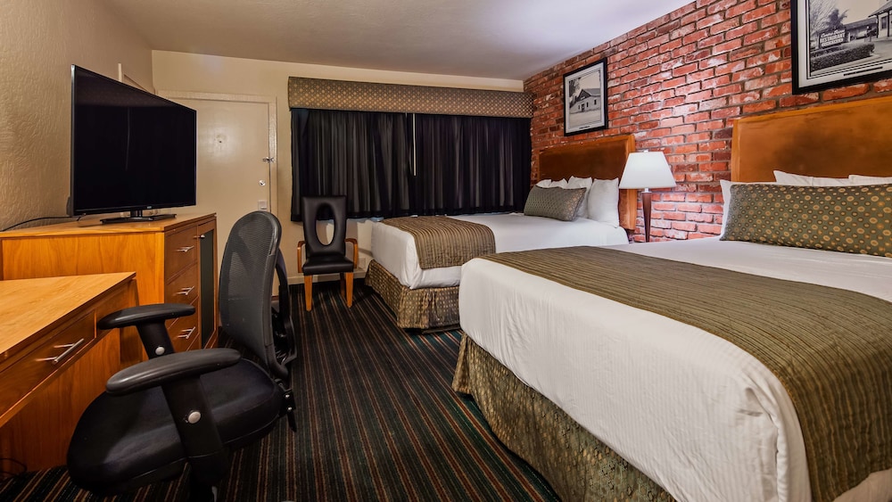 Best Western Pine Tree Motel 18/35