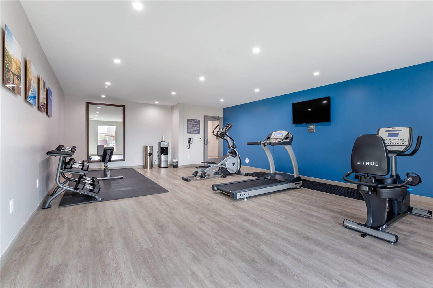 Comfort Suites Scottsdale Talking Stick Entertainment District 8/13