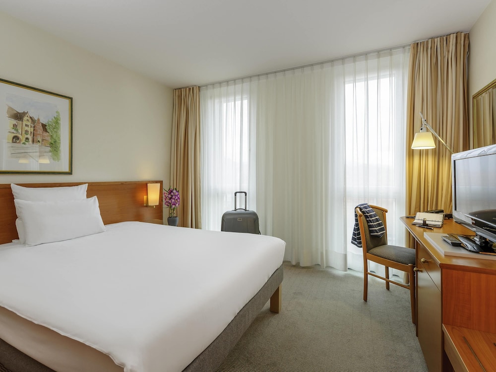 STANDARD, QUEEN BED, BALCONY