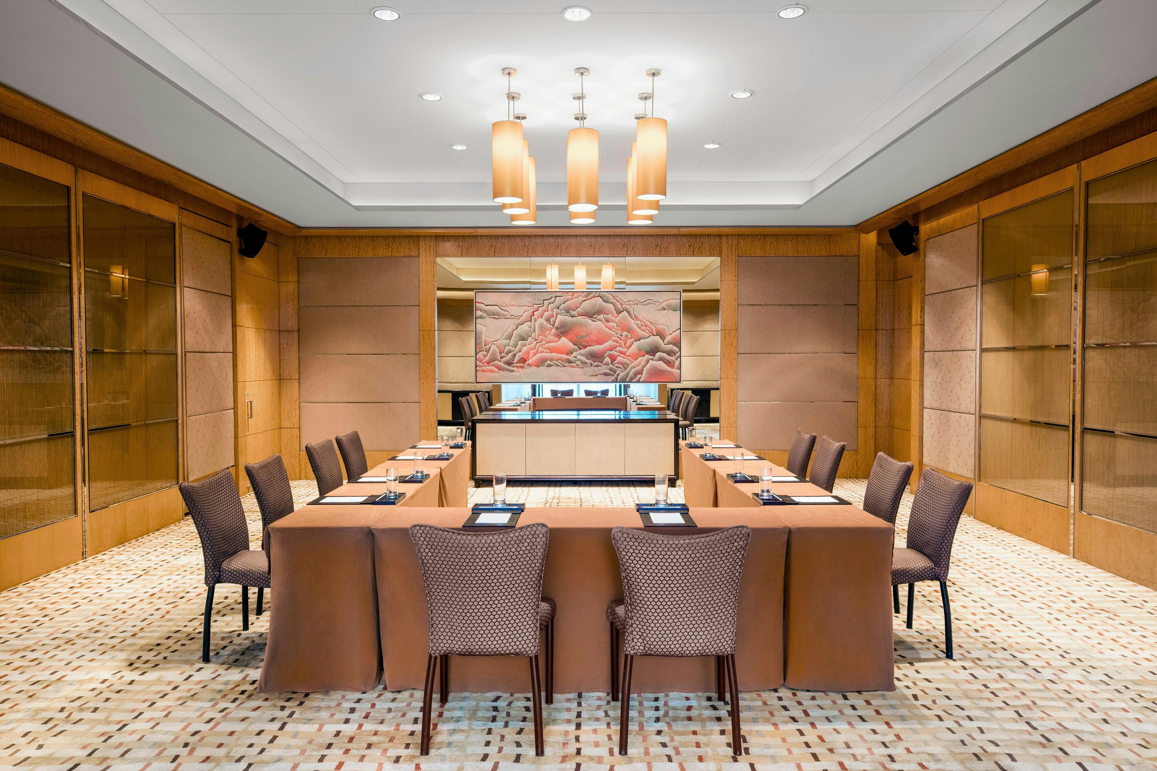 Sheraton Grand Shanghai Pudong Hotel and Residences 19/21