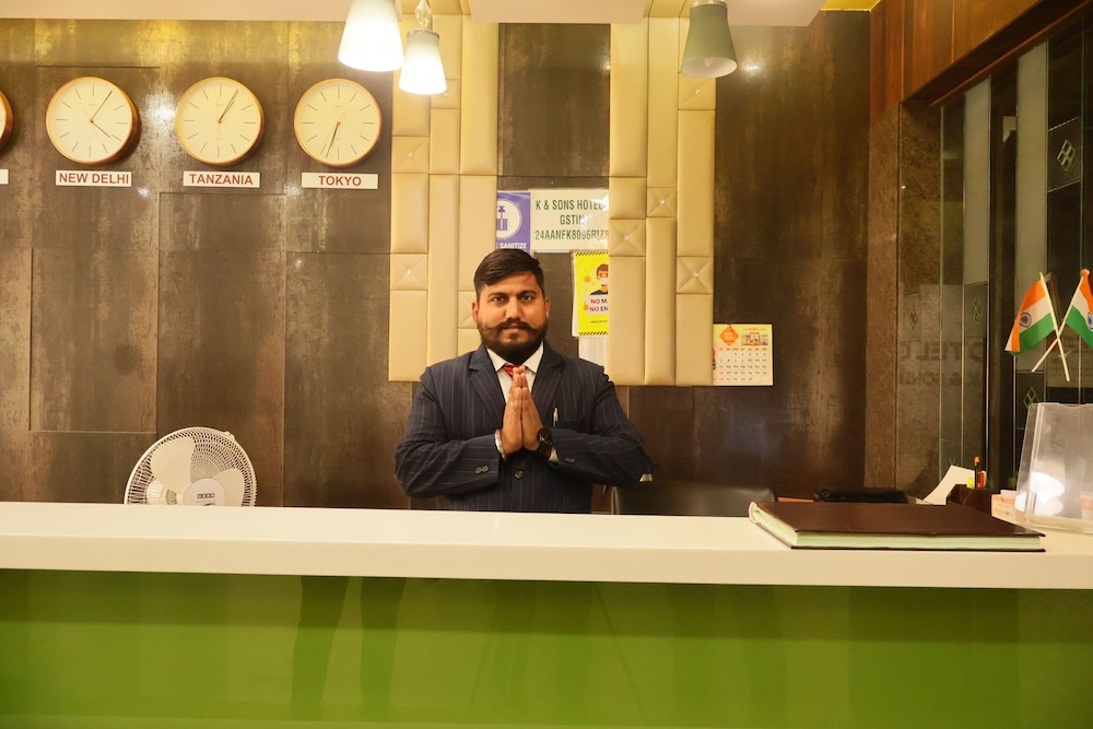 OYO Rooms Thaltej SG Highway 5/51