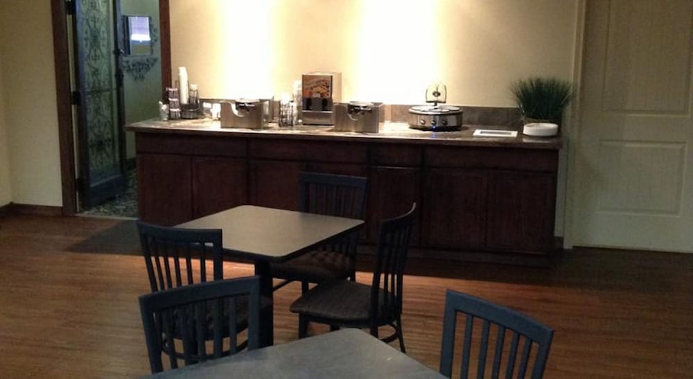 FairBridge Extended Stay a Kitchenette Hotel 37/44