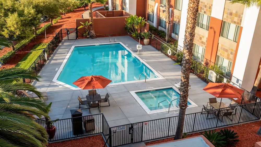 Holiday Inn Express Hotel And Suites Fremont Milpitas Central 64/69