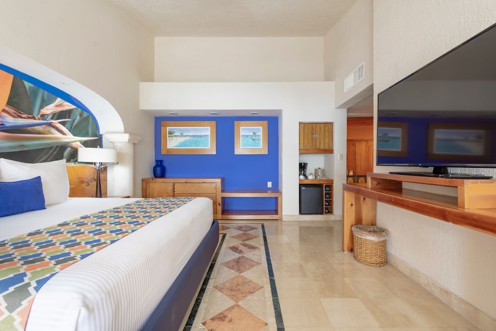 DELUXE, KING BED, OCEAN VIEW